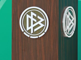 Der DFB spendet 1,2 Millionen Euro an Stiftungen Der DFB spendet 1,2 Millionen Euro an Stiftungen