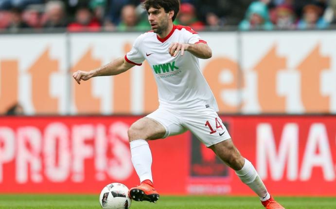 Jan Moravek wird dem FC Augsburg im Mittelfeld fehlen