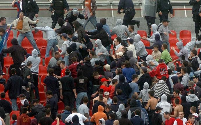 Fan-Ausschreitungen: Insgesamt 17 verletzte Personen