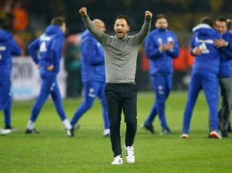 Platz zwei für Schalke: Tedesco jubelt Platz zwei für Schalke: Tedesco jubelt