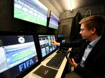 Nächste Saison auch in Frankreich: Der Videobeweis Nächste Saison auch in Frankreich: Der Videobeweis