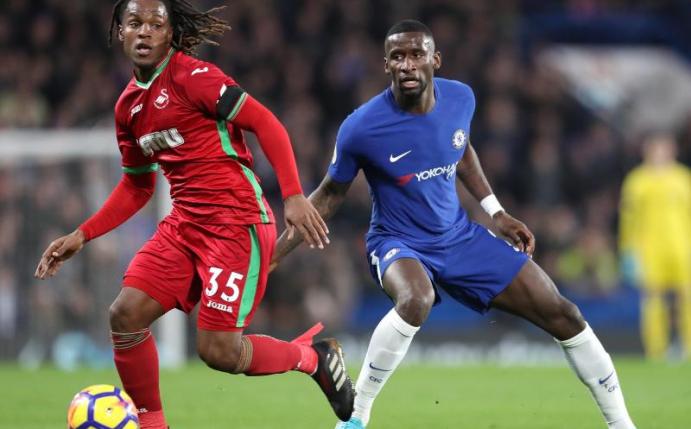 Renato Sanches (l) konnte bei Swansea City bisher nicht überzeugen. Foto: Adam Davy