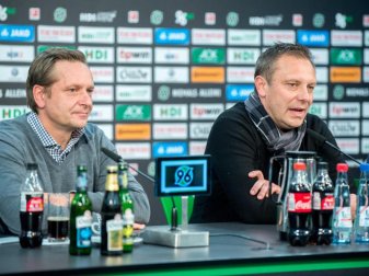 96-Sportdirektor Horst Heldt ist mit der Arbeit von Trainer André Breitenreiter sehr zufrieden. Foto: Hauke-Christian Dittrich 96-Sportdirektor Horst Heldt ist mit der Arbeit von Trainer André Breitenreiter sehr zufrieden. Foto: Hauke-Christian Dittrich
