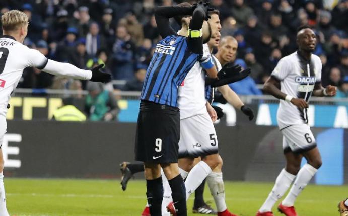 Inter-Stürmer Mauro Icardi ärgert sich nach einer vergebenen Chance. Foto: Antonio Calanni