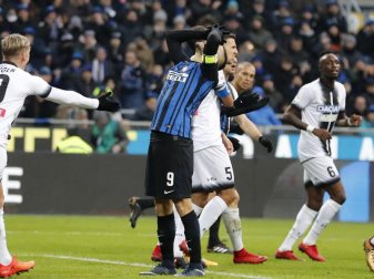 Inter-Stürmer Mauro Icardi ärgert sich nach einer vergebenen Chance. Foto: Antonio Calanni Inter-Stürmer Mauro Icardi ärgert sich nach einer vergebenen Chance. Foto: Antonio Calanni