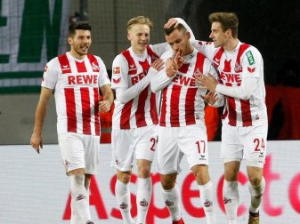 Der 1. FC Köln feierte dank des Treffers von Christian Clemens (2.v.r.) den ersten Saisonsieg. Foto: Roland Weihrauch Der 1. FC Köln feierte dank des Treffers von Christian Clemens (2.v.r.) den ersten Saisonsieg. Foto: Roland Weihrauch