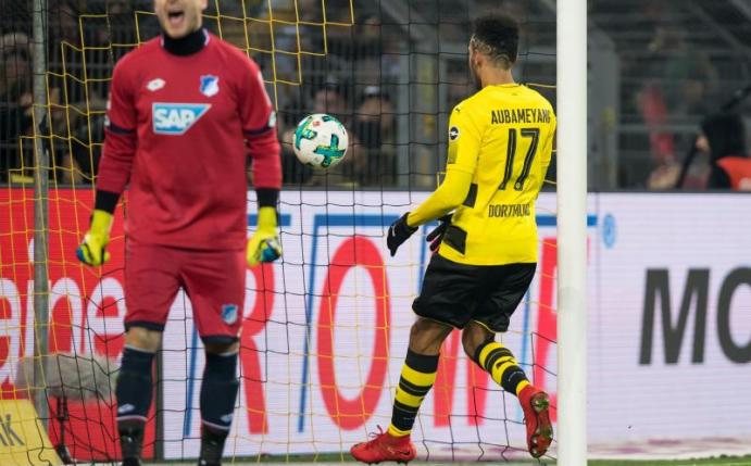 Erzielte für Dortmund gegen Hoffenheim den Ausgleich: Pierre-Emerick Aubameyang (r). Foto: Guido Kirchner