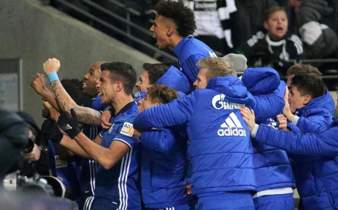 Die Schalker feierten - mal wieder - einen späten Ausgleichstreffer. Foto: Hasan Bratic