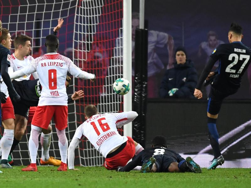 Herthas Davie Selke (r) traf gleich zwei Mal gegen die Leipziger. Foto: Hendrik Schmidt