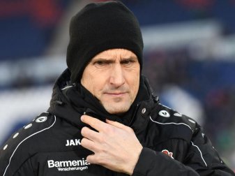 Leverkusens Trainer Heiko Herrlich trifft mit seinem Team im Pokal auf Borussia Mönchengladbach. Foto: Peter Steffen Leverkusens Trainer Heiko Herrlich trifft mit seinem Team im Pokal auf Borussia Mönchengladbach. Foto: Peter Steffen