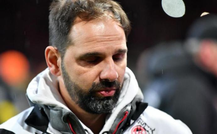 Für Kölns Trainer Stefan Ruthenbeck geht es beim Spiel gegen Schalke um eine Empfehlung für die Vertragsverlängerung. Foto: Peter Kneffel