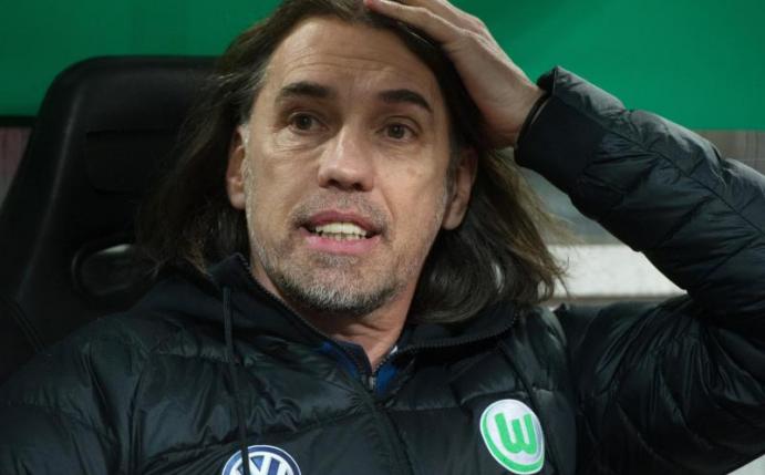 Der Wolfsburger Cheftrainer Martin Schmidt hofft auf eine ruhigere Rückrunde. Foto: Timm Schamberger