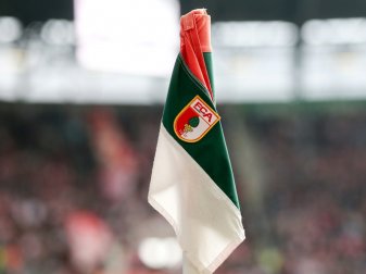 FC Augsburg stattet Romario Rösch mit Profivertrag aus FC Augsburg stattet Romario Rösch mit Profivertrag aus