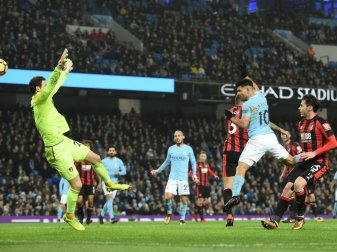 Sergio Aguero (2.v.r.) erzielt zwei Tore für ManCity Sergio Aguero (2.v.r.) erzielt zwei Tore für ManCity