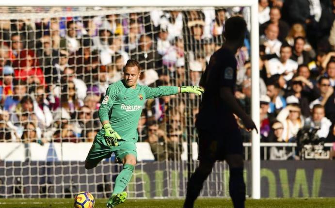 Barcelonas Marc-Andre ter Stegen erntet nach dem Spiel gegen Real Madrid Lob von der spanischen Presse. Foto: Enrique de la Fuente/Shot for pr