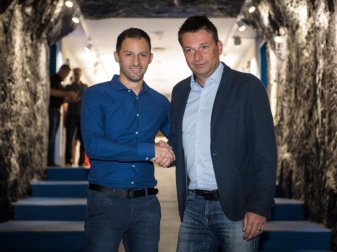 Erfolgsduo: Schalke-Trainer Domenico Tedesco (l) und Sportdirektor Christian Heidel. Foto: Bernd Thissen