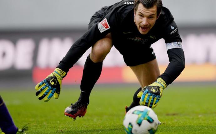 Hat sich langfristig an Erzgebirge Aue gebunden: Torwart Martin Männel. Foto: Monika Skolimowska