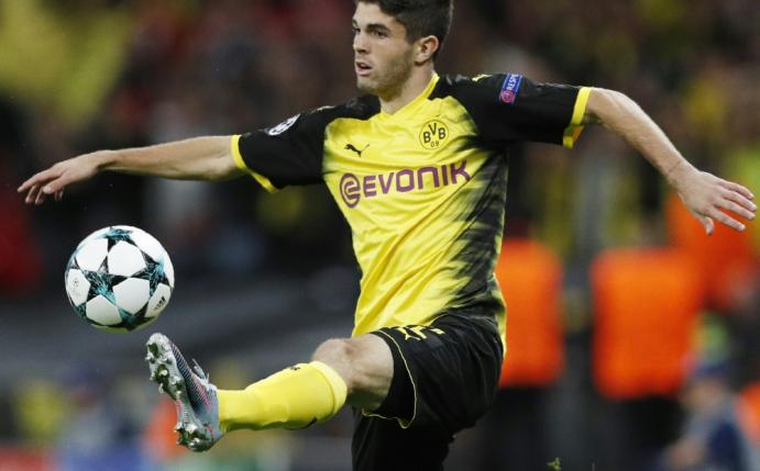 Christian Pulisic feiert Weihnachten mit seinem Hund