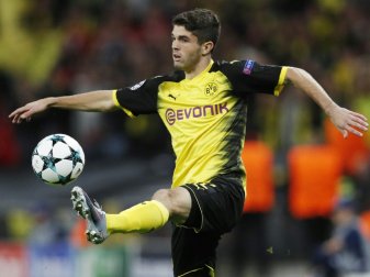 Christian Pulisic feiert Weihnachten mit seinem Hund Christian Pulisic feiert Weihnachten mit seinem Hund