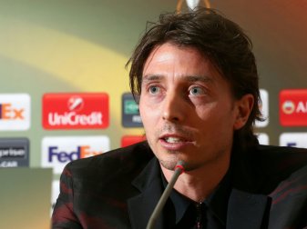 Vincenzo Montella ist neuer Cheftrainer beim FC Sevilla Vincenzo Montella ist neuer Cheftrainer beim FC Sevilla
