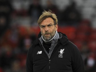 Liverpools Trainer Jürgen Klopp bekommt mit dem Niederländer Virgil van Dijk teure Verstärkung für seine Verteidigung. Foto: Rui Vieira Liverpools Trainer Jürgen Klopp bekommt mit dem Niederländer Virgil van Dijk teure Verstärkung für seine Verteidigung. Foto: Rui Vieira