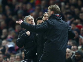 Mourinho (l.) stichelt gegen Klopp (r.) Mourinho (l.) stichelt gegen Klopp (r.)