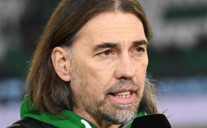 Wolfsburgs Trainer Martin Schmidt ist offen für Neuzugänge. Foto: Peter Steffen