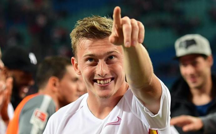 Georg Teigl wechselt vom FC Augsburg nach Braunschweig. Foto: Hendrik Schmidt