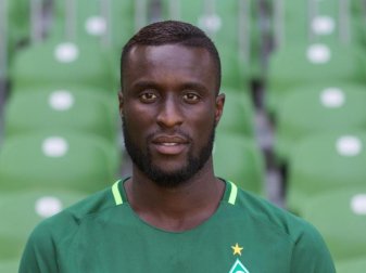 Lamine Sané hat sich bei der Anreise zum Trainingslager der Bremer verspätet. Foto: Jörg Sarbach Lamine Sané hat sich bei der Anreise zum Trainingslager der Bremer verspätet. Foto: Jörg Sarbach