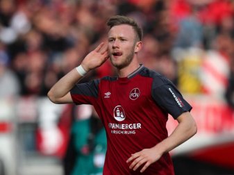 Wechselt vom 1. FC Nürnberg zum FC Schalke 04: Stürmer Cedric Teuchert. Foto: Daniel Karmann