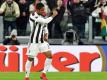 Juventus Turin gibt sich im Derby gegen den FC Turin keine Blöße. Douglas Costa bejubelt seinen Treffer zum 1:0. Foto: Andrea Di Marco