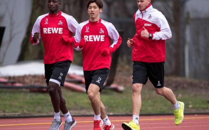 Sehrou Guirassy, Yuya Osako und Simon Terodde beim Trainingsauftakt des 1. FC Köln. Foto: Marius Becker