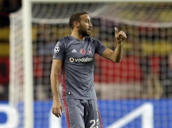 Cenk Tosun trägt künftig das Trikot des FC Everton. Foto: Claude Paris