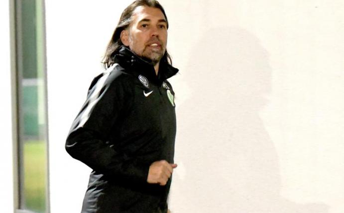 Sieht auch positive Aspekte des Abgangs von Nationalspieler Mario Gomez: Wolfsburg-Coach Martin Schmidt. Foto: Peter Steffen