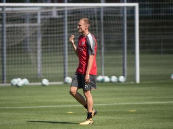 Musste im VfB-Trainingslager in La Manga verletzt den Platz verlassen: Holger Badstuber Foto: Marijan Murat Musste im VfB-Trainingslager in La Manga verletzt den Platz verlassen: Holger Badstuber Foto: Marijan Murat