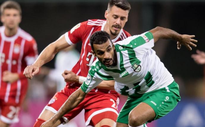 Der Neu-Münchner Sandro Wagner in Aktion beim Testspiel gegen Al-Ahli in Katar. Foto: Sven Hoppe