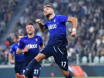 Lazios Ciro Immobile (r) hat im Auswärtsspiel bei SPAL vier Treffer erzielt. Foto: Alessandro Di Marco Lazios Ciro Immobile (r) hat im Auswärtsspiel bei SPAL vier Treffer erzielt. Foto: Alessandro Di Marco