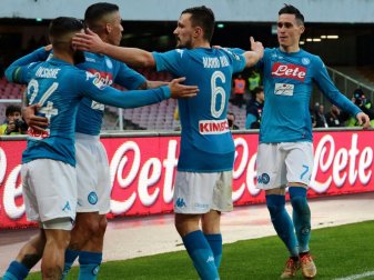 Neapel besiegte Hellas Verona