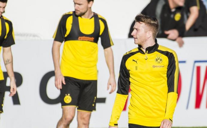 Zurück auf dem Platz: Marco Reus (r) im BVB-Trainingslager in Marbella. Foto: David Inderlied