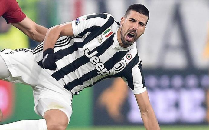 Juve-Profi Sami Khedira (r) kassierte einen Schlag gegen Kopf. Foto: Alessandro Di Marco