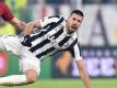 Juve-Profi Sami Khedira (r) kassierte einen Schlag gegen Kopf. Foto: Alessandro Di Marco