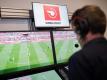 Eine Mehrheit der Bundesligaprofis ist für die Abschaffung des Videobeweises. Foto: Rolf Vennenbernd