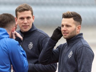 Der VfL Wolfsburg verpflichtete Renato Steffen (r) vom FC Basel. Foto: Georgios Kefalas Der VfL Wolfsburg verpflichtete Renato Steffen (r) vom FC Basel. Foto: Georgios Kefalas