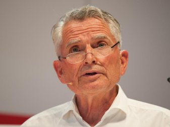 VfB-Präsident Wolfgang Dietrich sieht seine Mannschaft für die Rückrunde gerüstet. Foto: Christoph Schmidt VfB-Präsident Wolfgang Dietrich sieht seine Mannschaft für die Rückrunde gerüstet. Foto: Christoph Schmidt