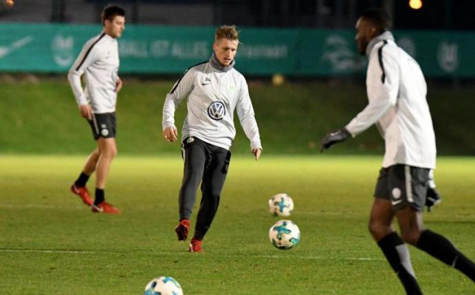 Der VfL Wolfsburg verleiht Marvin Stefaniak (M) an den 1. FC Nürnberg. Foto: Peter Steffen