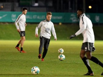 Der VfL Wolfsburg verleiht Marvin Stefaniak (M) an den 1. FC Nürnberg. Foto: Peter Steffen Der VfL Wolfsburg verleiht Marvin Stefaniak (M) an den 1. FC Nürnberg. Foto: Peter Steffen