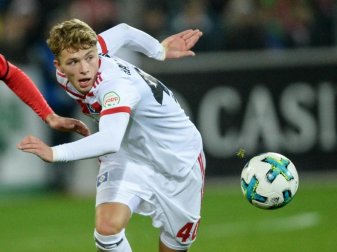 HSV-Angreifer Jann-Fiete Arp fällt erkältet aus. Foto: Patrick Seeger HSV-Angreifer Jann-Fiete Arp fällt erkältet aus. Foto: Patrick Seeger