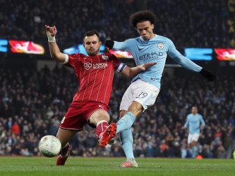 Leroy Sane (r) kommt bei Manchester City immer besser in Fahrt und hat sich hohe Ziele für 2018 gesteckt. Foto: Martin Rickett Leroy Sane (r) kommt bei Manchester City immer besser in Fahrt und hat sich hohe Ziele für 2018 gesteckt. Foto: Martin Rickett