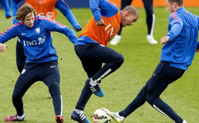Seit 2015 nicht mehr in der Elftal: Nigel de Jong (m.)