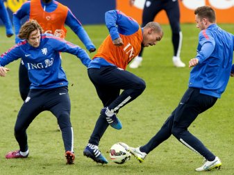 Seit 2015 nicht mehr in der Elftal: Nigel de Jong (m.) Seit 2015 nicht mehr in der Elftal: Nigel de Jong (m.)